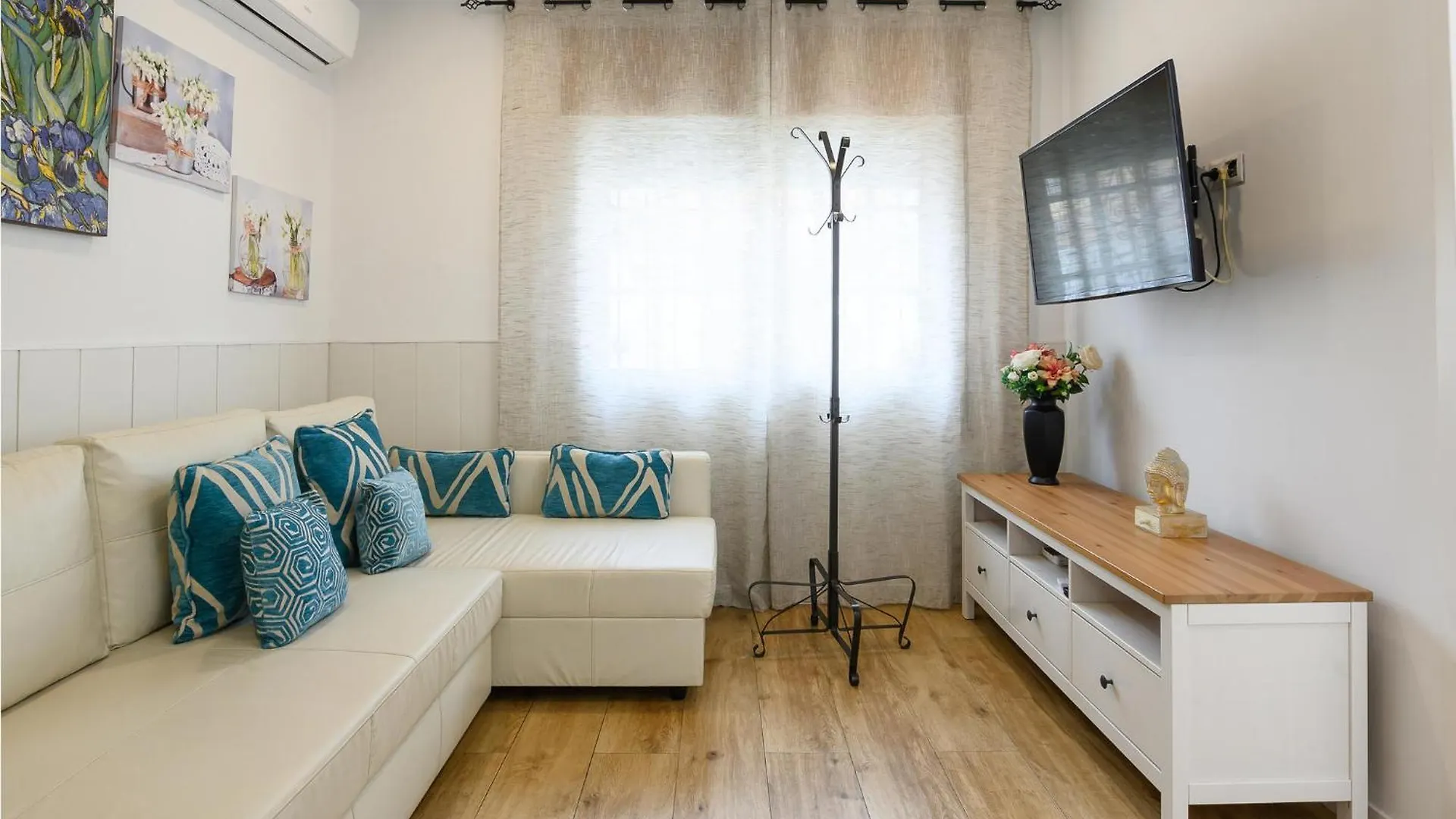 2 Bedroom Lovely Home In Málaga