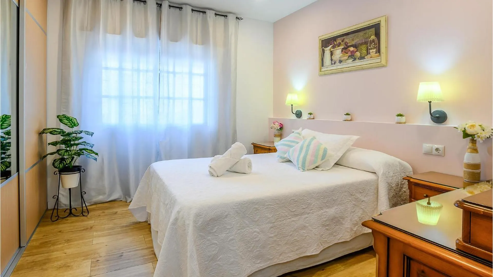 2 Bedroom Lovely Home In Málaga Tatil Evi