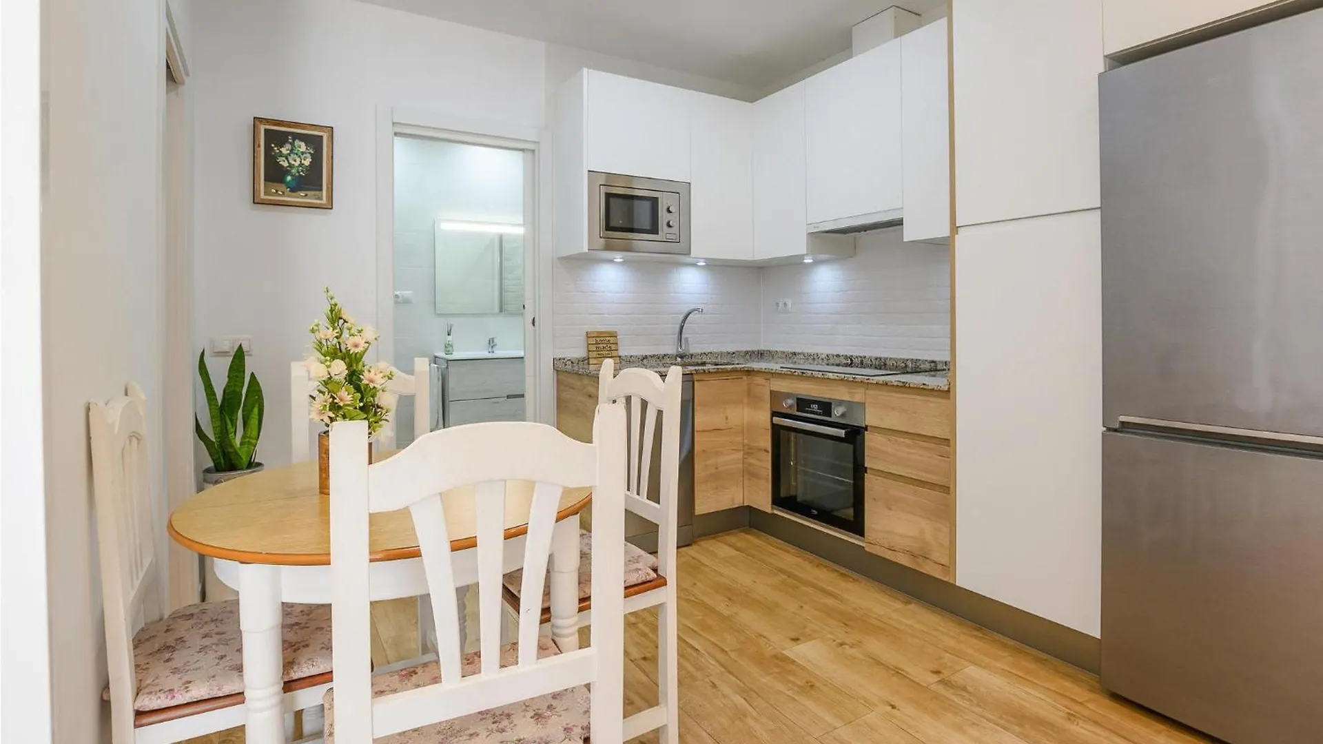 2 Bedroom Lovely Home In Málaga İspanya